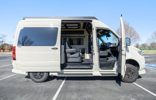 Luxury Mercedes easy park/drive, seats 8, sleeps 2