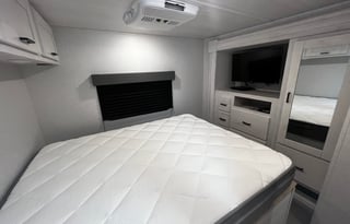 2022 EAST TO WEST Entrada 3100FB