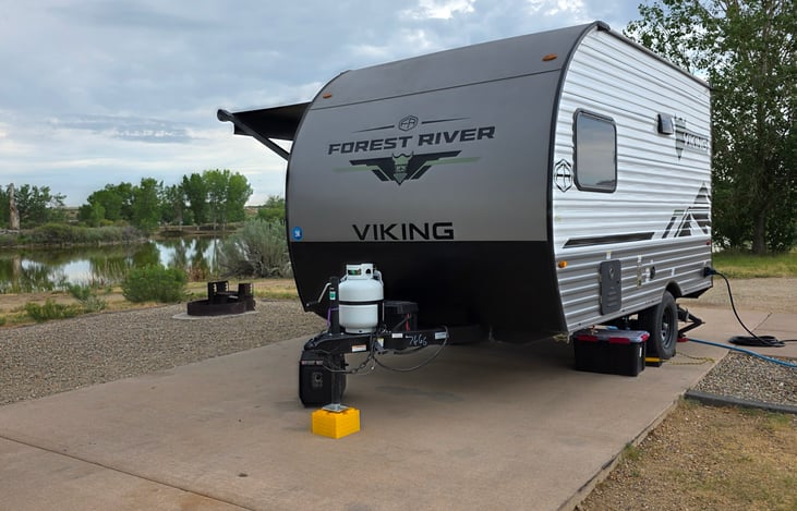 Boondocking or full hookups. No matter the adventure; its the perfect sidekick.