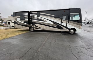 2016 Coachman Mirada Class A 35LS