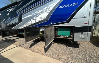 Five-Star Desert Oasis on Wheels!