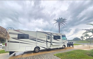2011 Thor Motor Coach - Hurricane 32D