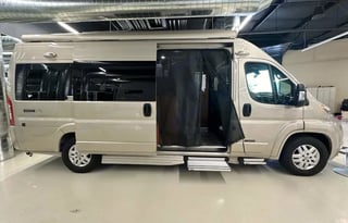 Roadtrek Zion lithium batteries & option Starlink