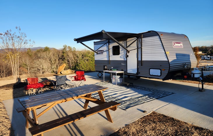 Ruby at Talona Ridge RV Resort :-)
Ruby comes with folding camp table, 4 folding chairs, Coleman 2 burner outdoor cook stove and mat