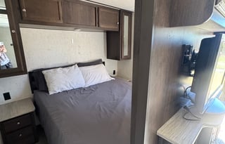 Family-Friendly 2018 Sleeps 10 & Off-Grid Ready!