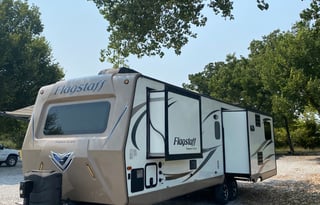 Spacious 2017 Forest River Flagstaff Superlite