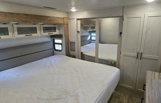 2023 5th Wheel-The Comfort Crusader