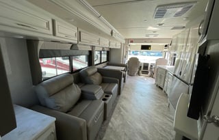 2022 Fleetwood RV Bounder 33C (Brand New)