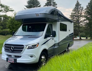 Winnebago View Model 24D floor Plan