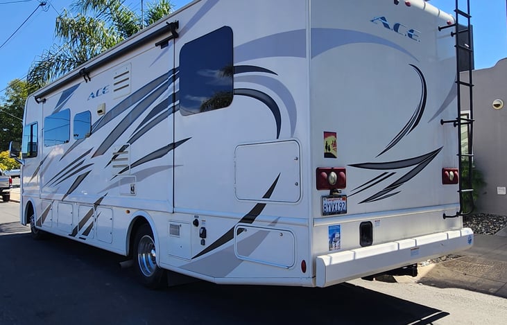 Full side slide out allowing plenty of room inside when parked up