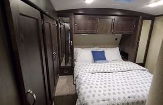 Clean & stocked! 2018 Keystone RV Outback 335CG