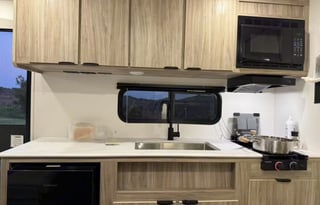 2025 Winnebago • Modern, Easy Tow • Sleeps 5