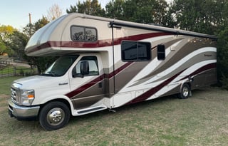 2019 Motorhome sleeps 10 extra large living space
