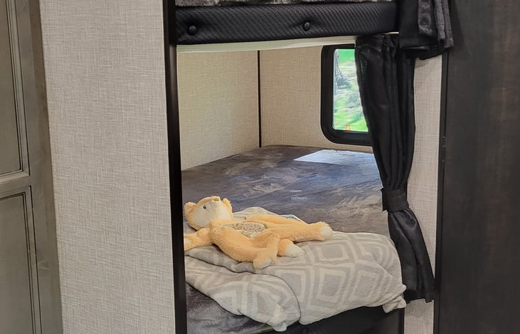 Full size bunks that hold up to 600 pounds (400 if used for storage) - two adults can easily fit!