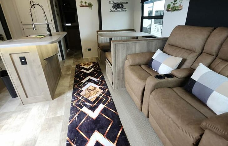 Spacious living room