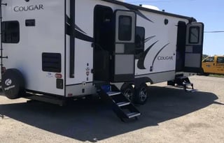 New Keystone Cougar w/all Amenities for Glamping!