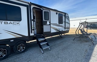 Easy Luxury Camping - 2022 Keystone Outback 330RL
