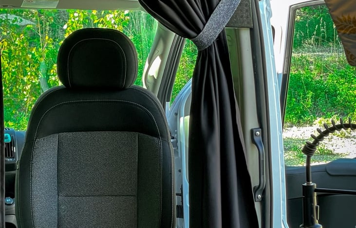 Both front seats swivel