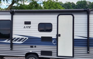 SUV Kid Pet Festival Friendly Small RV - Have Fun!