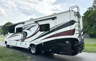 Luxury Style - 2016 Forest River Georgetown 364T