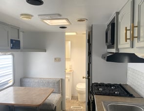 Fleetwood RV Pioneer 25FQ
