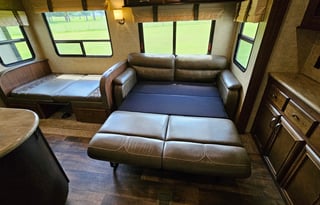 2 Bedroom, 2 Bath Luxury RV