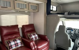2021 Coachmen 30' of Roadtrip Comfort!