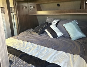 Cruiser Shadow Cruiser 240BHS