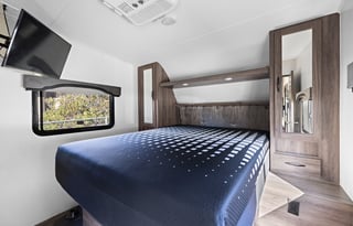 ✨Adventure-Ready Toyhauler – Delivered & Clean!✨