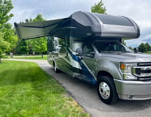 Thor Motor Coach Magnitude SV34