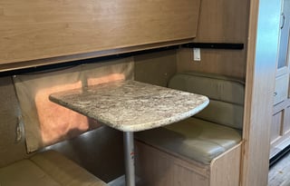 2 Red Girlz RV- 32' sleeps 7- Dog friendly