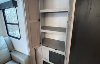 Dutchman Kodiak Ultimate RV