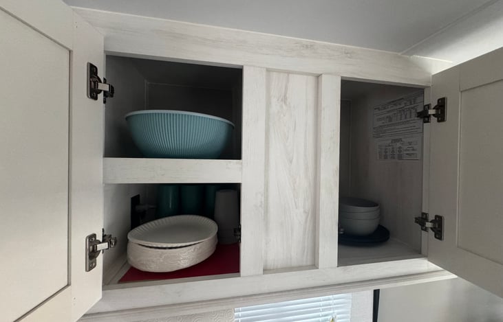 Bowls, plates, coffee mugs & cups for drinking