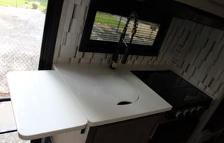 Cozy 23' Class C Motorhome | Sleeps 5
