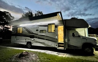 2021 Coachmen RV Leprechaun 319mb