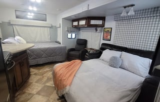 The Brownie NEWLY RENOVATED Sleeps 6 Must See !