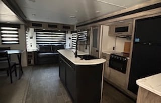 2021 Alpha Wolf 26RL-L DELIVERY ONLY!!!Glamping!!!