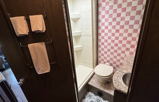 The Cheetah | Glamping on Wheels – Sleeps 6-8