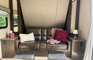 Cozy Cruiser Cabin