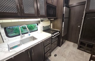 2022 Grand Design Momentum G-Class 30G