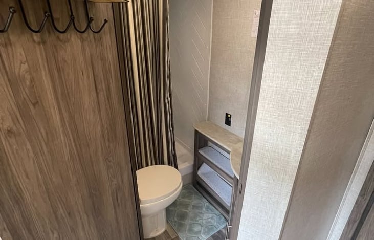 Other bathroom w/ shower
