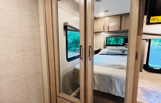 2022 Thor Four Winds 31E (with Bunkhouse)