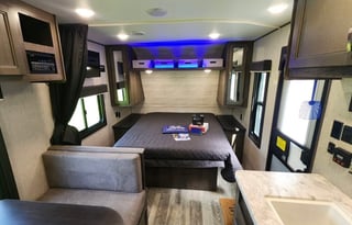 Adventure-Ready Family Camper/Sleeps 7/2021 Jayco