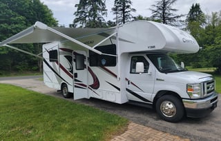2022 Thor Chateau 28Z Easy to drive, tons of xtras