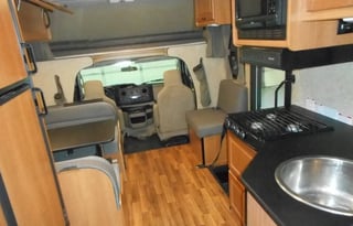 2017 Thor Motor Coach Majestic 23a