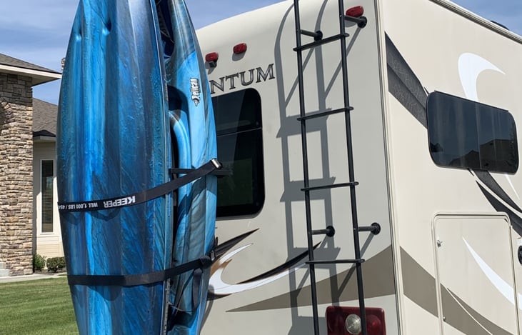 Optional kayak rack and two kayaks available.