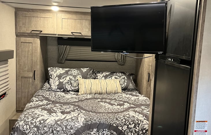 Upgraded Acochey queen size mattress.