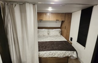 2025 Cherokee Grey Wolf