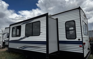 (NEW) Luxury Camper, with Delivery and set up!!!