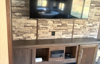 Austin & Jamie’s Cozy Family Adventure RV